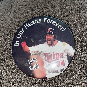 Twins button collector